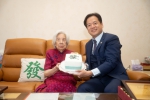 長壽秘訣就是打麻將！邱臣遠送上「發」蛋糕  賀重陽節快樂