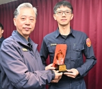 靳承穎成功搶救女子   吳敬田表揚當場讚譽