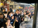 不搶頭香平安祈福成典範　萬人擠爆北港朝天宮迎馬年
