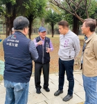 綠意港灣從植樹做起中市議員陳廷秀推動種櫻花、贈樹苗