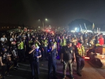 大甲媽深夜起駕首經清水警分局轄區警方徹夜護駕維安