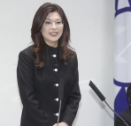 「一襲中山裝的政治語言：從鄭麗文著裝看歷史記憶與文化象徵」