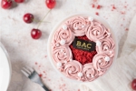 畢業季最有儀式感的甜點祝福！BAC「玫瑰紅絲絨蛋糕」限定登場，以浪漫紅絲絨預約人生下一站開門紅