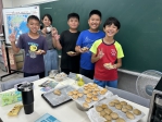台東縣香蘭國小畢業生親自做點心，為畢業典禮增添美味