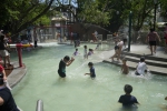 南投市中山公園戲水區啟動　親子同樂清涼一夏