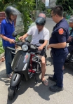 一通110守住生命　警民攜手協助七旬翁送醫