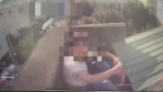 男子情緒失控坐在頂樓低矮女兒牆，清水警方與消防人員聯手救援成功壓制救人