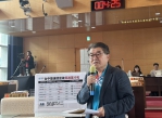 台中捷運推動緩慢，很大原因是卡在中央審查   國民黨台中市議員李中質問交通局長葉昭甫「難道台中的專家不如人嗎？」