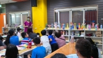 北台中青少年暑期研習營　參觀小朋友課程中舉習成果的民眾熱絡