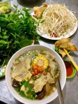 每個月的農曆十五越南料理早餐店、免費提共豐盛的素食麵線及河粉、廣結善緣、其愛心深受鄰里好評