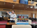不到半年！強風撕裂掩埋場帆布  民進黨台中市議員何文海：靠補丁難撐五年 環境責任莫留後任  環保局：啟動捕犬、撒驅避劑並加覆黑網防護