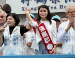 張嘉郡登記拚接棒！張麗善陪同亮相　喊「WOW超越想像」