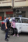迷失老婦拄杖徘徊街頭   六寶警細心尋獲竟是「好友母親」
