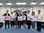 三溫飽餐飲有限公司捐贈 AI 智慧定位鞋墊 協力提升本縣長者安全防護 （圖1縣府提供）