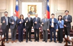 立法院長韓國瑜接線美國聯邦眾議院預算委員會民主黨首席議員博伊爾