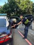 九旬翁代步車沒電罷工    狂催「70公尺再度熄火」  警這舉動融化長輩心