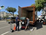 8旬老翁騎代步車誤上高架橋沒警方與熱心物流司機聯手送返家