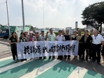 「看得到路，卻回不了家！」東橋里民路口拉布條抗議　民進黨台中市議員鄭功進要求恢復建成路左轉大興街