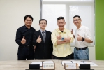 「世界學堂」倡議親子海外共學新理念！游榮吉基金會、東海大學讓家庭成為學習共同體 串聯新加坡把「海洋・城市」變成兩代共學教室 「優客李林」李驥當海上AI音樂老師