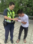 秋颱來襲民眾高美濕地觀浪清水警強勢勸離開出4張勸導單